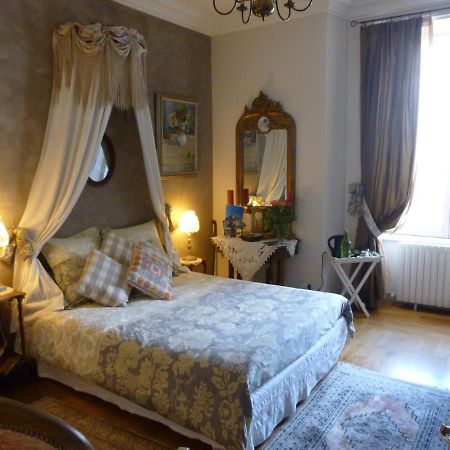 Le Petit Chateau - Tiffauges Proche Puy Dufou Bed & Breakfast Exterior photo