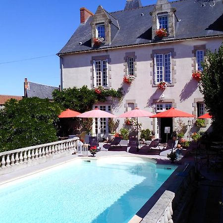 Le Petit Chateau - Tiffauges Proche Puy Dufou Bed & Breakfast Exterior photo