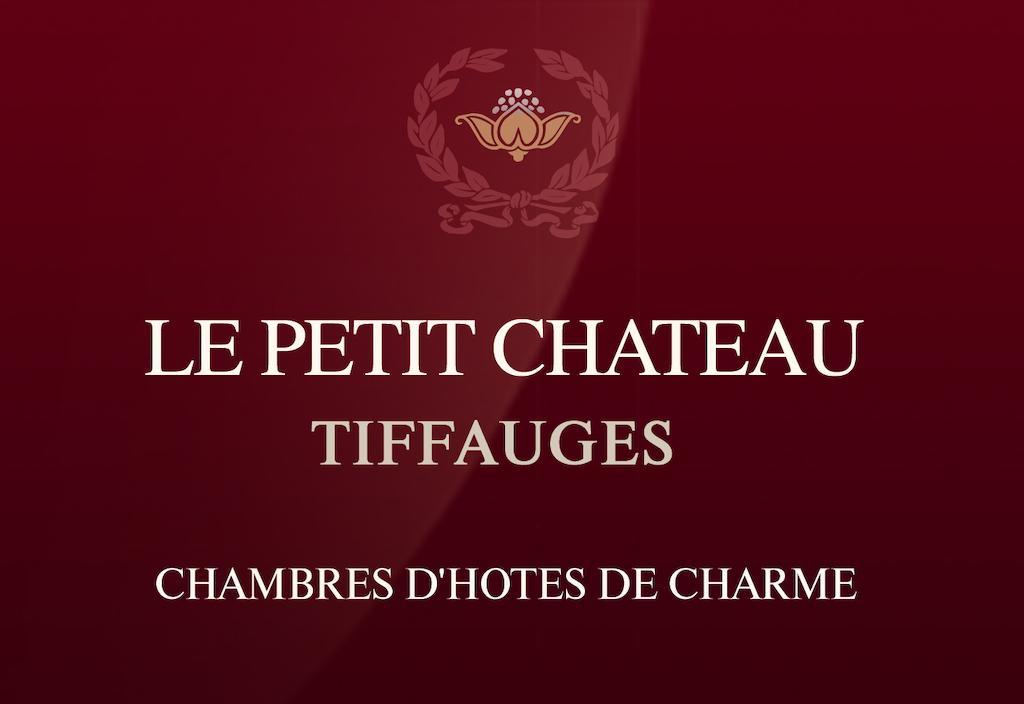 Le Petit Chateau - Tiffauges Proche Puy Dufou Bed & Breakfast Exterior photo