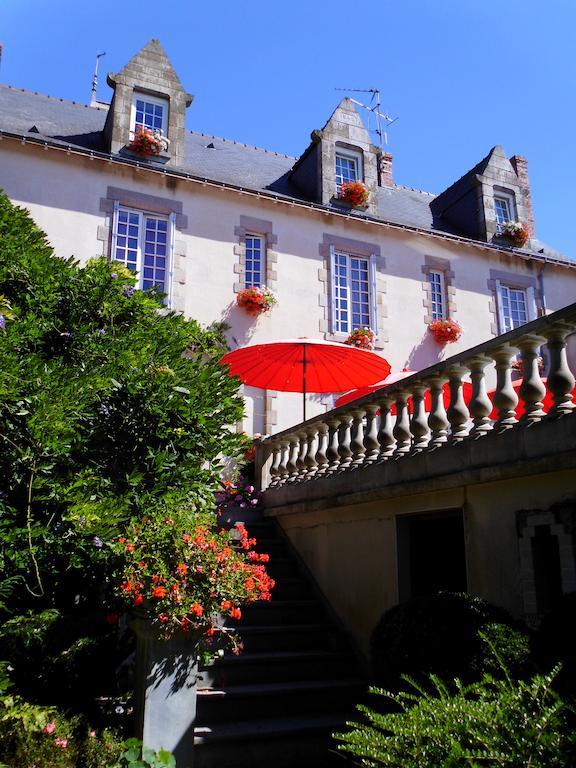 Le Petit Chateau - Tiffauges Proche Puy Dufou Bed & Breakfast Exterior photo