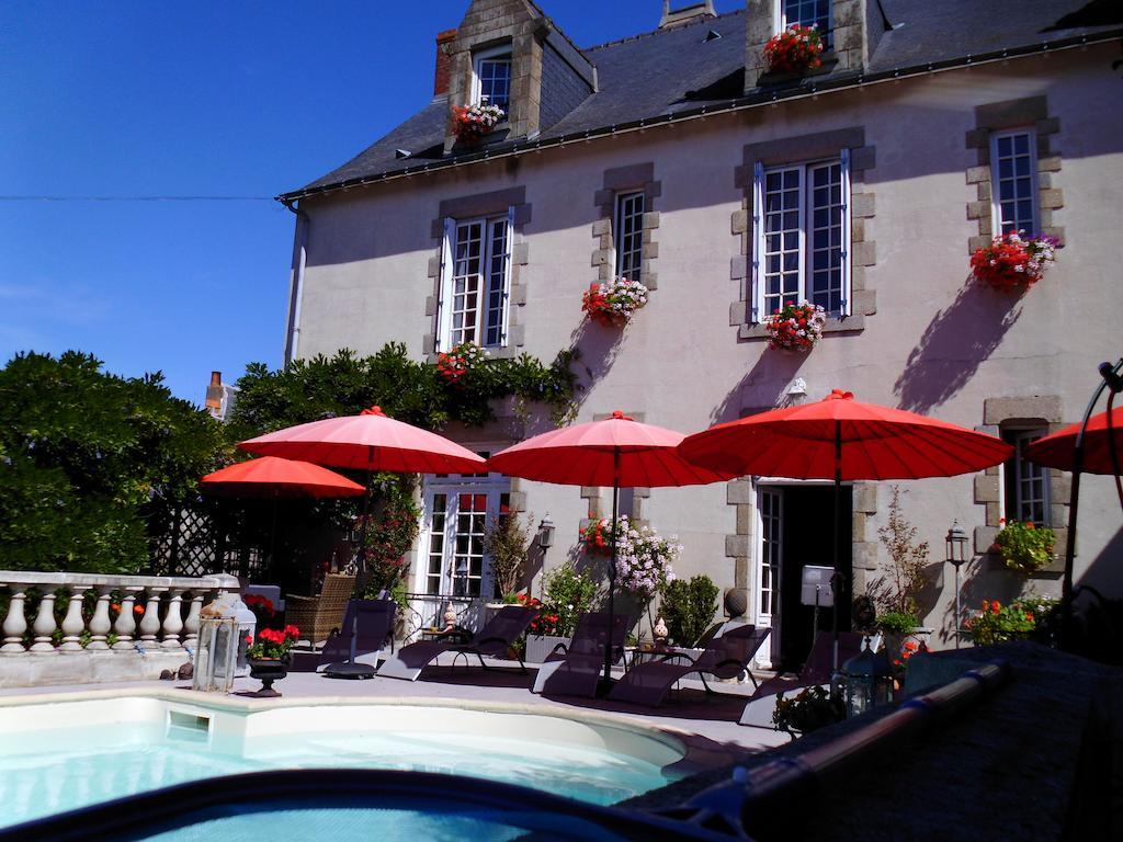 Le Petit Chateau - Tiffauges Proche Puy Dufou Bed & Breakfast Exterior photo